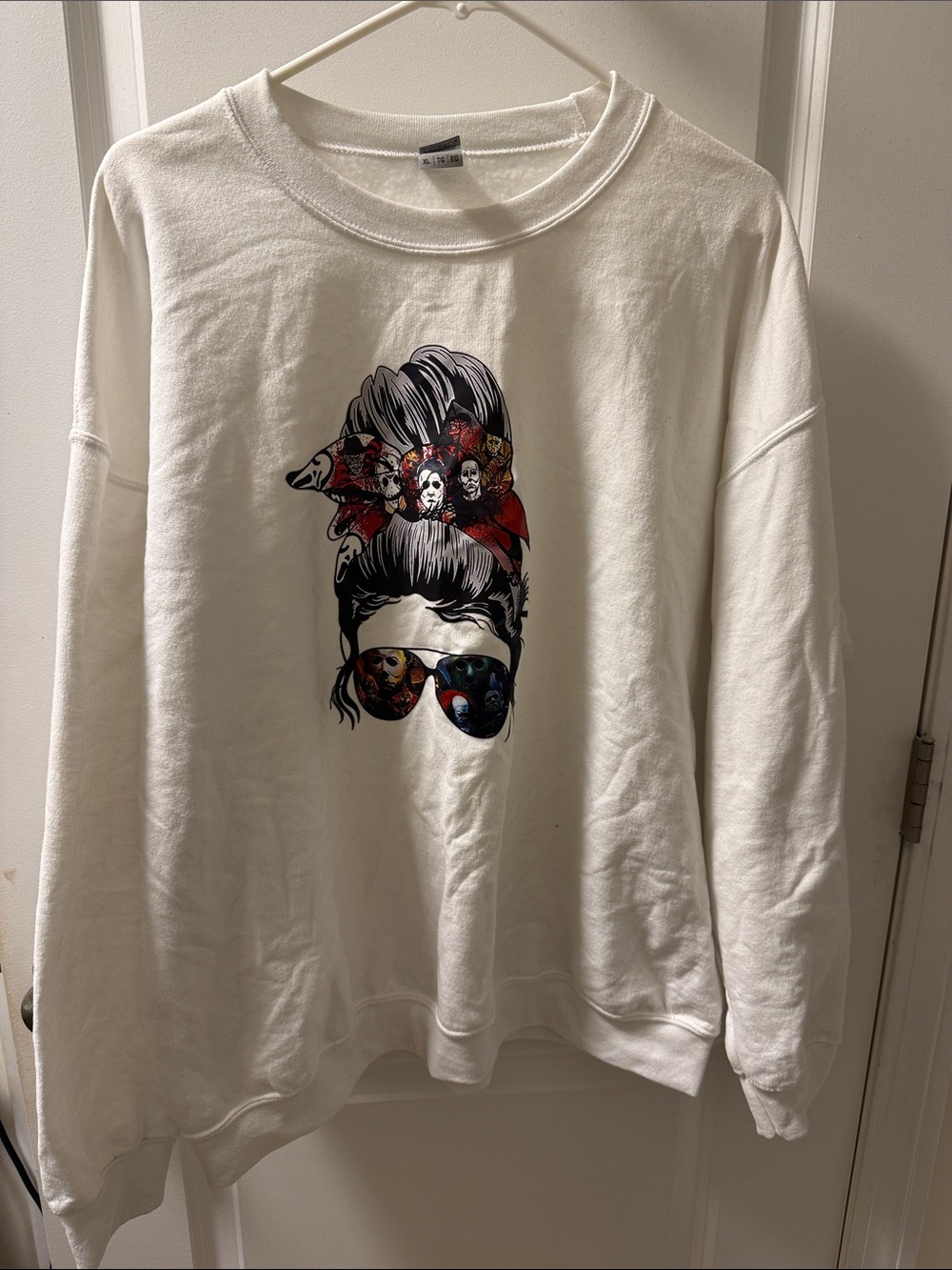 White Graphic Crewneck Sweatshirt with Sunglassand Bow Horror Design